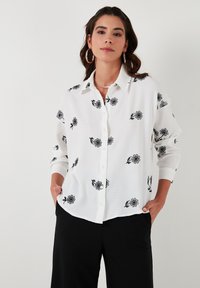 LELA Button-down blouse - white