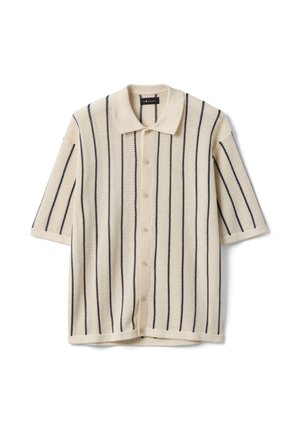 Cardigan de punto de manga corta en color crema con rayas verticales negras, botones delanteros y un suave cuello puntiagudo.