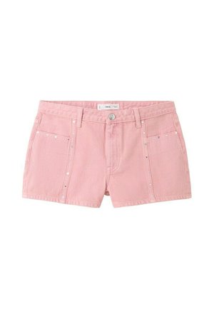 Short en jean rose avec poches avant, passants pour ceinture, fermeture par bouton argenté, et petits rivets en métal sur les poches et les coutures.