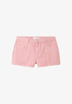 Różowe krótkie spodenki jeansowe z przednimi kieszeniami, szlufkami na pasek, srebrnym guzikiem zapięcia oraz małymi metalowymi nitami na kieszeniach i szwach.