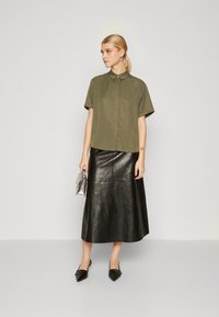 Samsøe Samsøe MINA SHIRT - Blúzka so zapínaním na gombíky - dusty olive