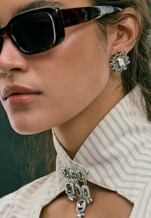 Stradivarius, SET OF 3 JEWEL BROOCHES - Boucles d'oreilles - metallic grey
