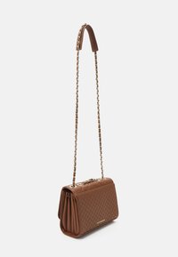 Steve Madden BCALA - Axelremsväska - cognac