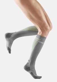 CEP COMPRESSION ULTRALIGHT - Kniestrümpfe - grey lime