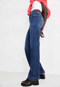 LOIS Jeans ESTEFANIA - Trapezaste traperice - hypersoft deep sea
