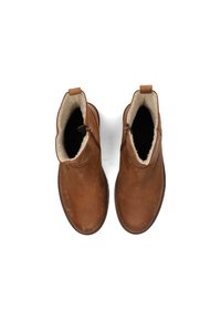 Botas de tobillo de cuero marrón con un suave forro de piel de oveja y cremalleras laterales. Con punta redondeada y una superficie texturizada.
