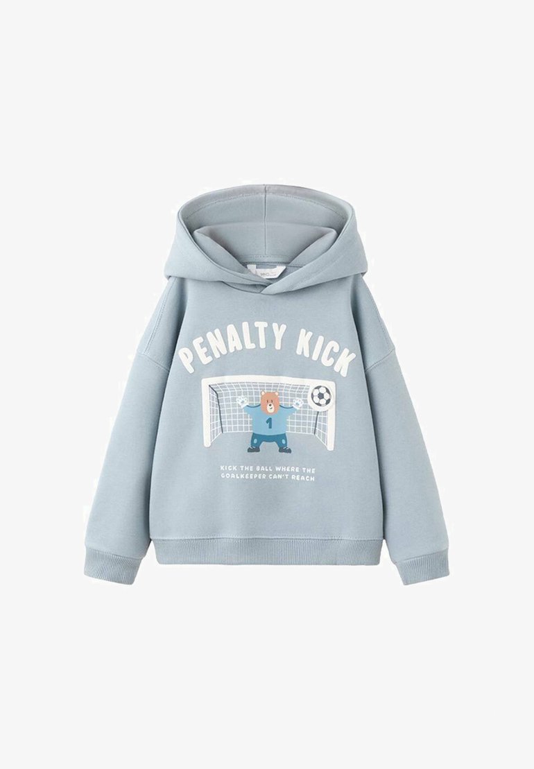 Sweat à capuche bleu clair en tissu doux, avec un motif d'un ours dans un but de football, le texte "PENALTY KICK" et un design de ballon de football.