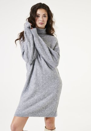 Graues Strickkleid mit hohem Rollkragen, langen Ärmeln und strukturiertem Muster. Weiches, gemütliches Material, knielanges Design.
