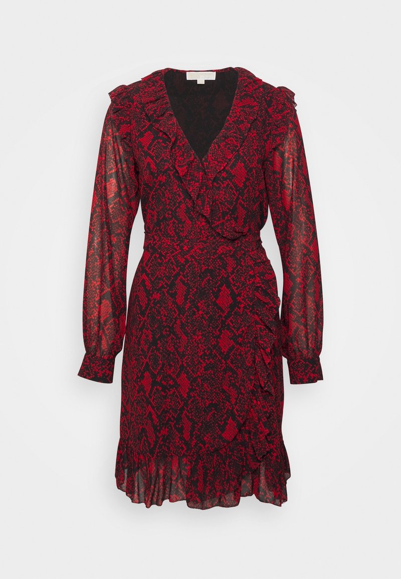 Robe à manches longues imprimé peau de serpent rouge et noir, col en V, col à volants et ourlet à volants.