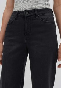 someday. MID RISE LOOSE FIT - Flared Jeans - raven black