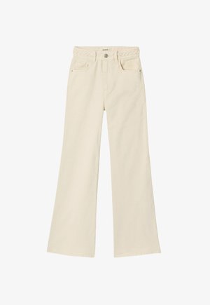 Pantalon large taille haute couleur crème avec poches avant, fermeture à boutons, passants de ceinture et détail de ceinture tressée autour de la taille.