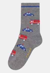 Szare skarpetki z wzorem niebieskich i czerwonych samochodów, z sygnalizatorami świetlnymi oraz żółtą metką "FALKE" na dole. Miękka dzianina.