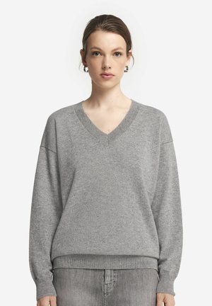 Grauer Strickpullover mit V-Ausschnitt, lässigen Schultern und geripptem Saum. Weiche Textur und lässige Passform für Komfort.
