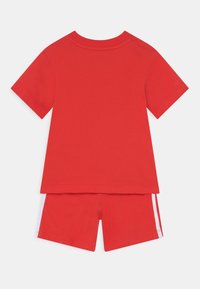 adidas Originals UNISEX SET - Šorti - red/white