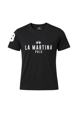 T-shirt nera a maniche corte con scritta bianca "LA MARTINA POLO" e logo con due giocatori di polo sul petto, e numero 8 bianco sulla manica destra.