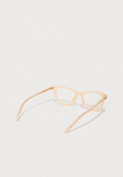 Óculos retangulares rosa claro com acabamento mate e ferragens douradas nas dobradiças. Lentes transparentes e hastes finas e curvadas.
