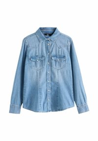 Lichtblauwe denimblouse met een puntige kraag, lange mouwen en twee voorzakken. Voorzien van een knoopsluiting en gestikte accenten.