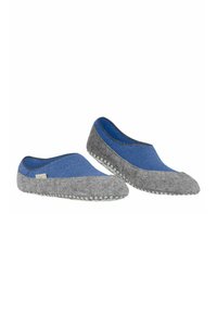 Pantofole grigie in feltro con tomaia in tessuto blu, punta arrotondata e suola in gomma bianca a pois. Presentano un design a contrasto con divisione.