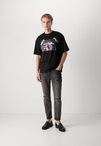 HUGO Liibuvad teksad - dark grey