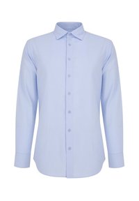 Jasnoniebieska koszula z długim rękawem, z wywiniętym kołnierzykiem, zapinana na guziki, o gładkiej fakturze materiału; charakteryzuje się dopasowanym krojem.
