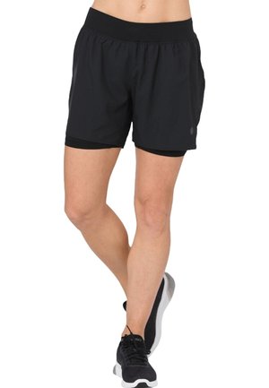 Shorts de sport noirs en tissu léger, dotés d'une taille élastique et d'une couche intérieure contrastante. Conçus pour le confort et la mobilité.