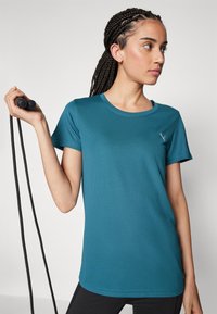Puma PERFORMANCE TEE - T-skjorte til trening - cold green