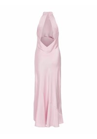 Robe de satin rose clair à col halter avec bretelles plissées et jupe fluide.