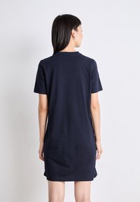 Tommy Hilfiger NAUTICAL TEE DRESS - Žerzejové šaty - desert sky
