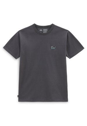 Dunkelgraues Vans-T-Shirt mit kurzen Ärmeln und kleinem Vans-Logo auf der linken Brust vor einem weißen Hintergrund.