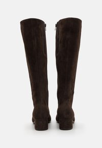 Gabor Botas - chocolate