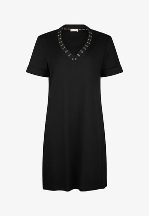 Robe t-shirt noire à col en V avec manches courtes retroussées, ornée d'œillets argentés autour du décolleté. Fabriquée en matière lisse et douce.