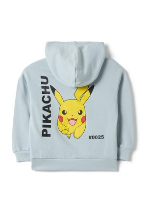 Sweat à capuche bleu clair avec un grand graphisme jaune de Pikachu, texte "PIKACHU" en vertical, et "#0025" imprimé au dos.