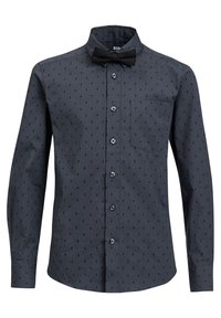 Tmavě šedá košile na knoflíky s kontrastní černou motýlkovou kravatou. Obsahuje malý, vyvýšený vzor blesků a náprsní kapsu.