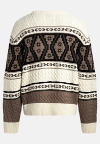 Cremefarvet og brun kabelstrikket sweater med geometriske og blomsterprintmønstre over brystet og ærmerne, ribbede manchetter og kant.