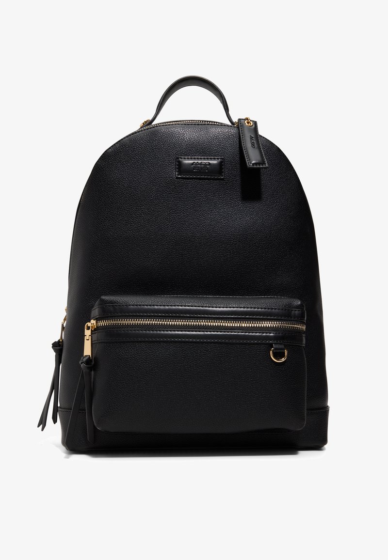 Sac à dos en cuir noir avec poignée supérieure courbée, poche avant zippée avec fermeture éclair dorée, et petit anneau doré sur la poche.