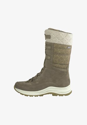 Braune Wildleder-Stiefelette mit einem gepolsterten Stoff-Oberteil. Merkmale sind ein geschnürtes Design, drei verstellbare Riemen und eine strukturierte Gummisohle.