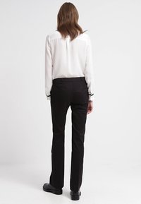 KIOMI Kalhoty - black
