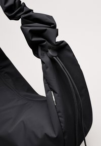 GOT BAG MOON RUFFLE - Borsa a mano - black