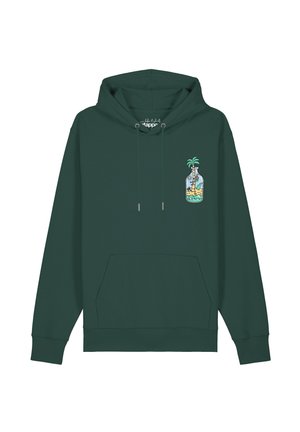 Dunkelgrüner Hoodie mit Fronttasche und kleinem buntem Motiv einer tropischen Insel in einer Flasche auf der linken Brust.