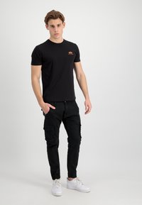 Alpha Industries BACK REFLECTIVE  - Camiseta estampada - black/orange