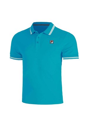 Camisa polo de corte corto en color turquesa con cuello y bordes de las mangas a rayas blancas, tres botones y un pequeño logo en rojo, blanco y negro en el pecho.