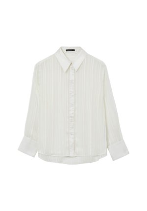 Blusa bianca a maniche lunghe con righe verticali, chiusura a bottoni sul davanti, colletto a punta e polsini larghi.