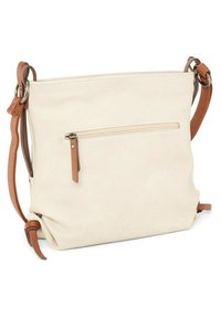 Bolso cruzado beige con detalles de cuero, correa ajustable, bolsillo con cremallera en la parte frontal, textura suave y diseño minimalista.