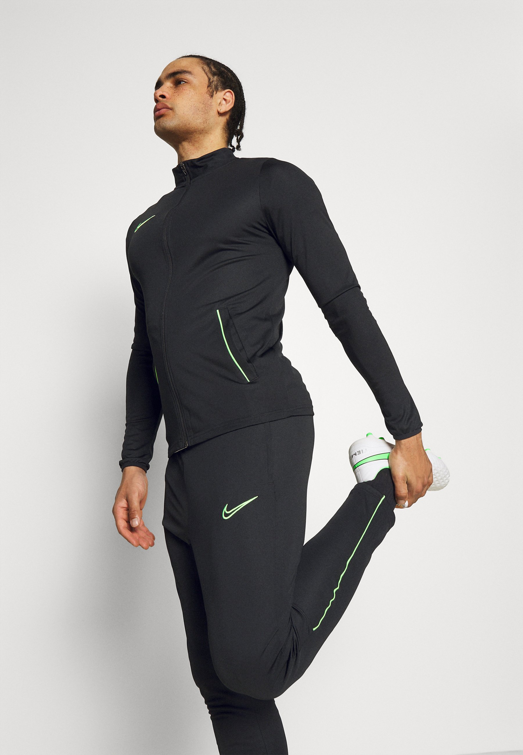 nike performance academy set