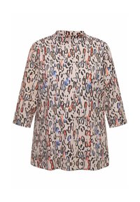 Lichtgewicht blouse met een hoge halslijn en 3/4 mouwen, in een beige stof met een abstract patroon van zwart, rood en blauw.