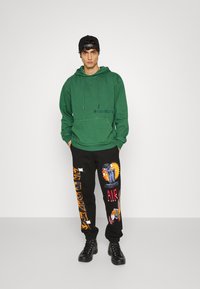 Market EURO STYLE HOODIE UNISEX - Camisola - washed forest green