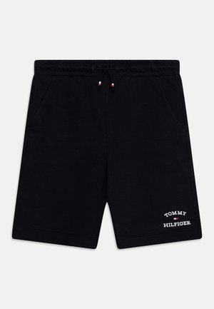 Shorts décontractés noirs avec taille à cordon et poches latérales, arborant le logo blanc "Tommy Hilfiger" et un petit drapeau en bas à gauche de la jambe.