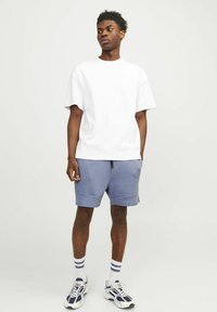 Jack & Jones STAIR  - Pantalones deportivos - stonewash