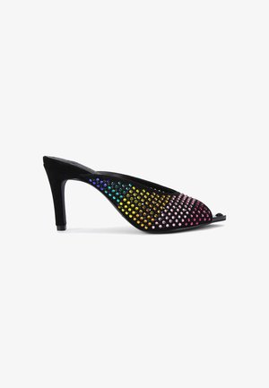 Sandal con tacco in suede nero, con punta affusolata, decorata con strass multicolore in un motivo a gradiente. Design con tacco a stiletto.