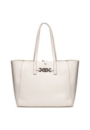 Borsa tote in pelle beige con doppi manici a spalla e una fibbia decorativa in metallo color argento al centro frontale.